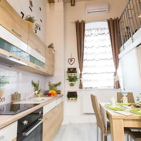 Aromatic Herbs Loft -new, Central & Parking Apartman