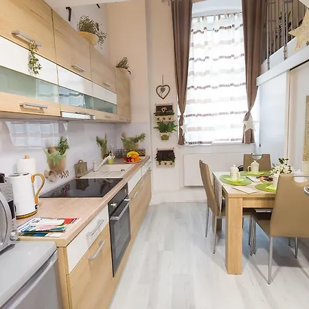 Apartman Aromatic Herbs Loft -new, Central & Parking Ljubljana