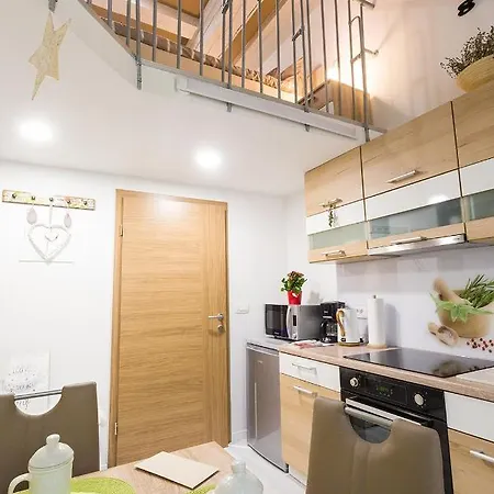Apartman Aromatic Herbs Loft -new, Central & Parking